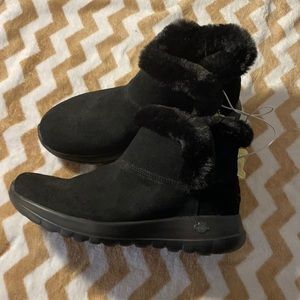 Skechers boots NWT
